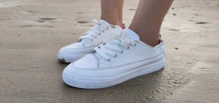 popular womens white sneakers